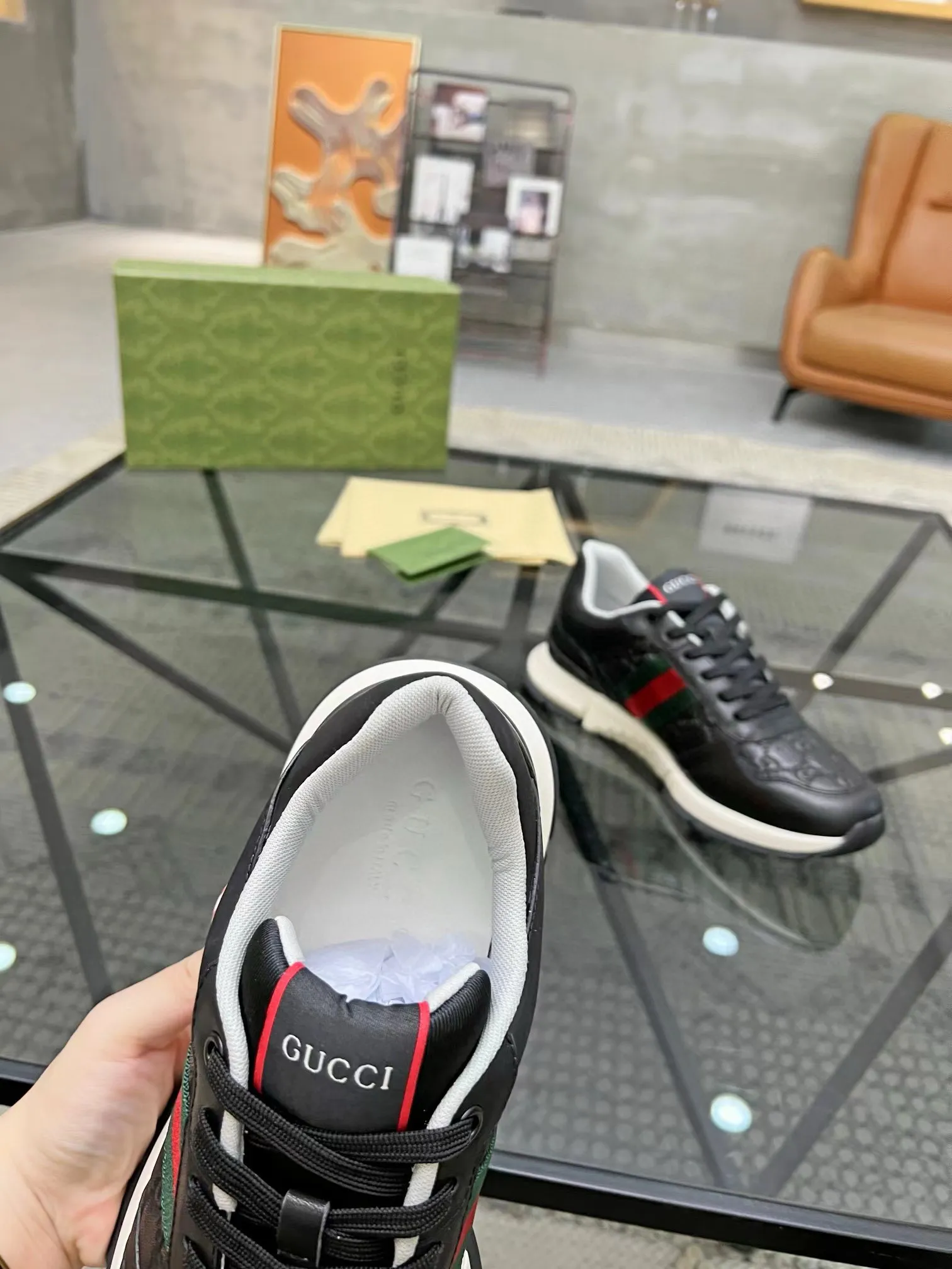 Factory price: 480💰New men's shoes GUCCI [Lightning] latest shoes shipped. Original quality, fashionable, made of special materials, sheepskin lining, brand new packaging. The foot feels super comfortable and the workmanship is impeccable. Size: 38-44, customized 45